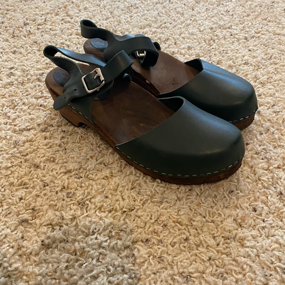 Lotta From Stockholm Green Mules with Chunky Wooden Platform Sole